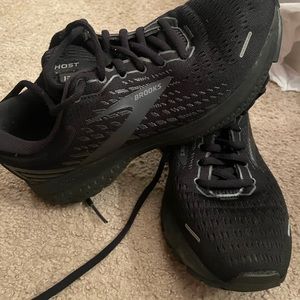 Brooks Ghost running shoes. Size 7. EUC.